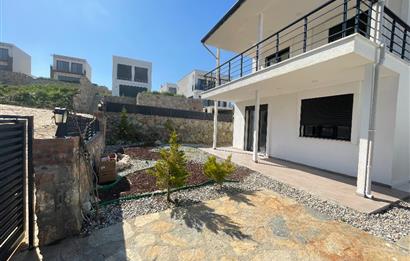 Bağla'da Deniz Manzaralı Kiralık Müstakil Dublex
