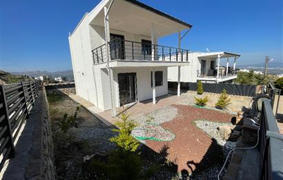 Bağla'da Deniz Manzaralı Kiralık Müstakil Dublex