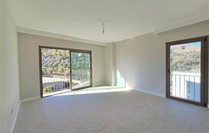 Dereköyde Yeni Sitede Bahçe Kullanımlı Kiralık 2+1 Daire 