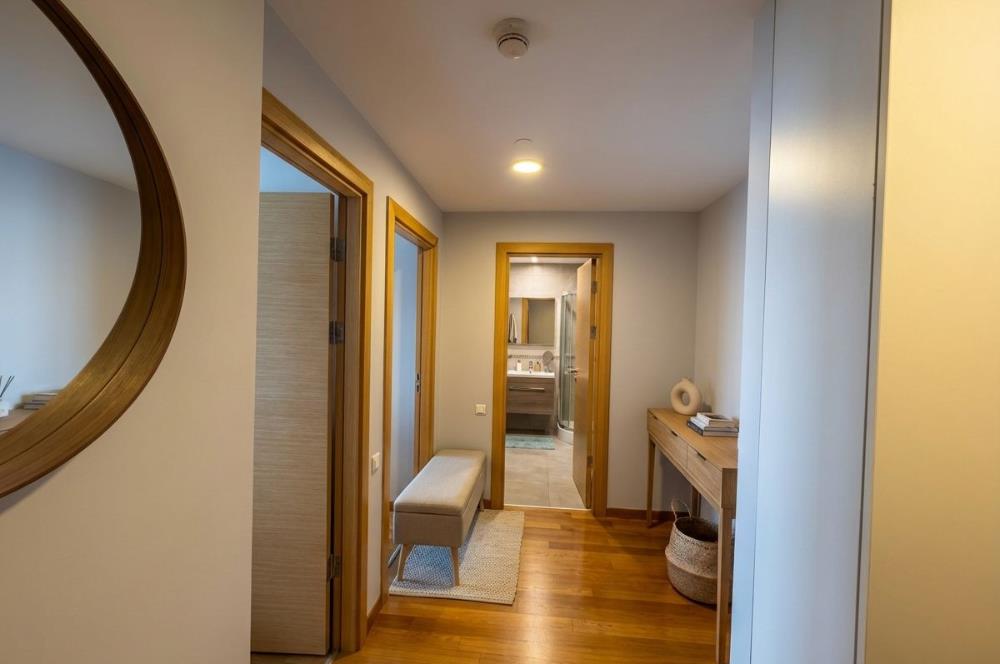 Şişli Plazada Değerli Lokasyonda full manzaralı Özel 2+1