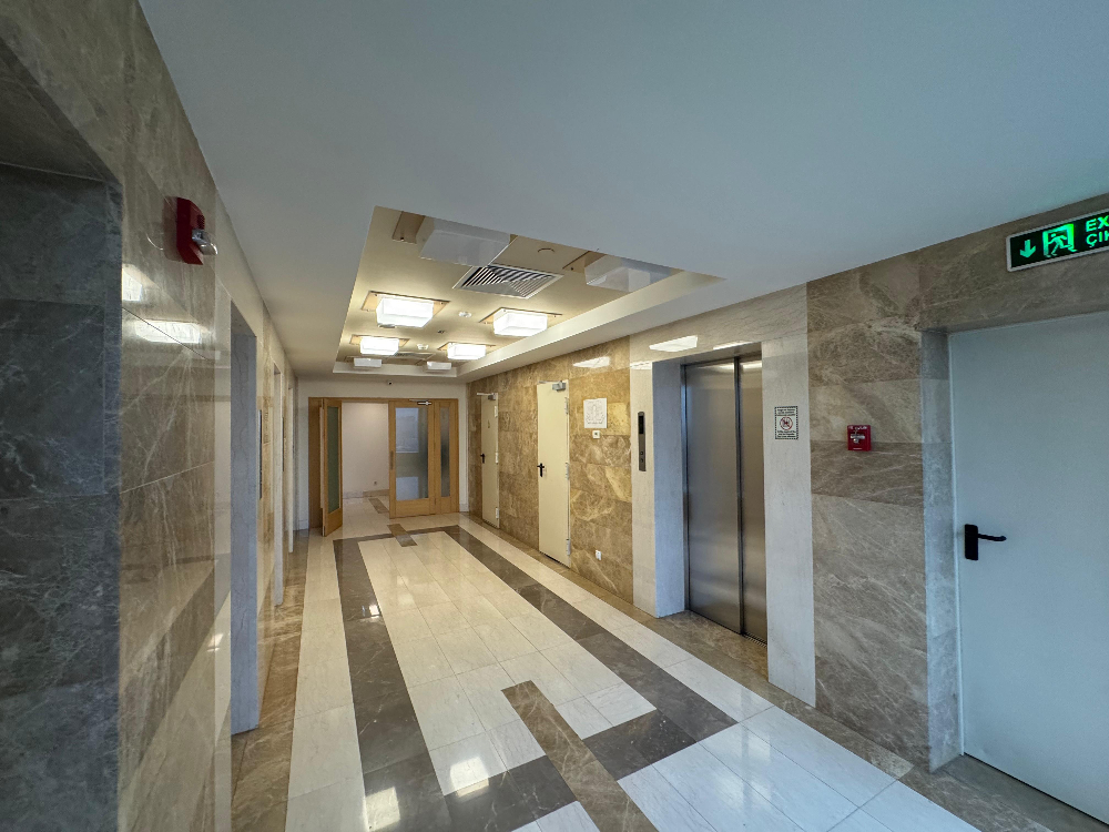 Şişli Plazada Değerli Lokasyonda full manzaralı Özel 2+1