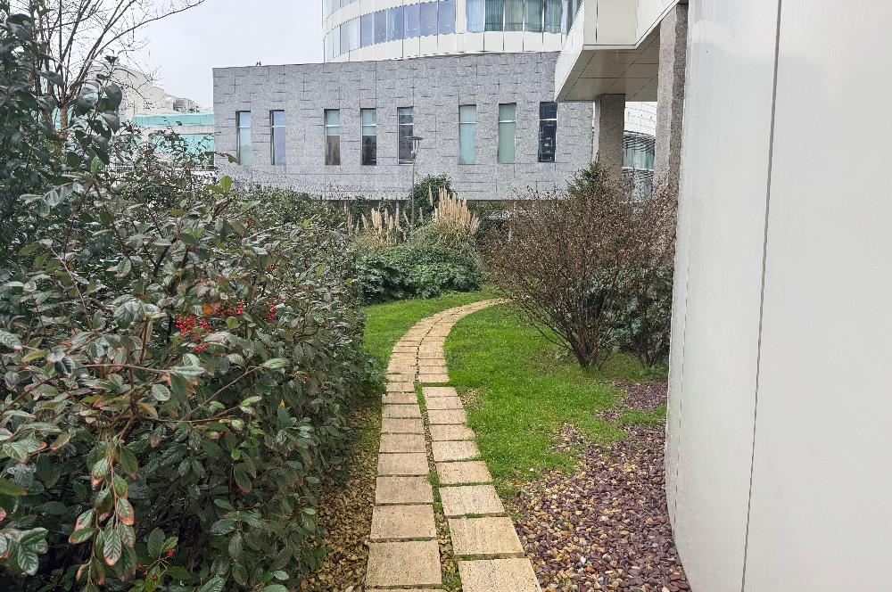 Şişli Plazada Değerli Lokasyonda full manzaralı Özel 2+1