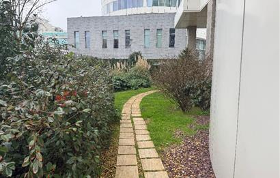 Şişli Plazada Değerli Lokasyonda full manzaralı Özel 2+1