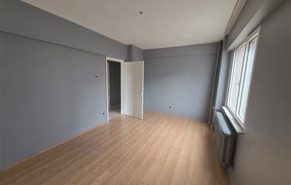 Akmerkez Karşısı Belediye Sitesi'nde Kiralık 2+1 Daire