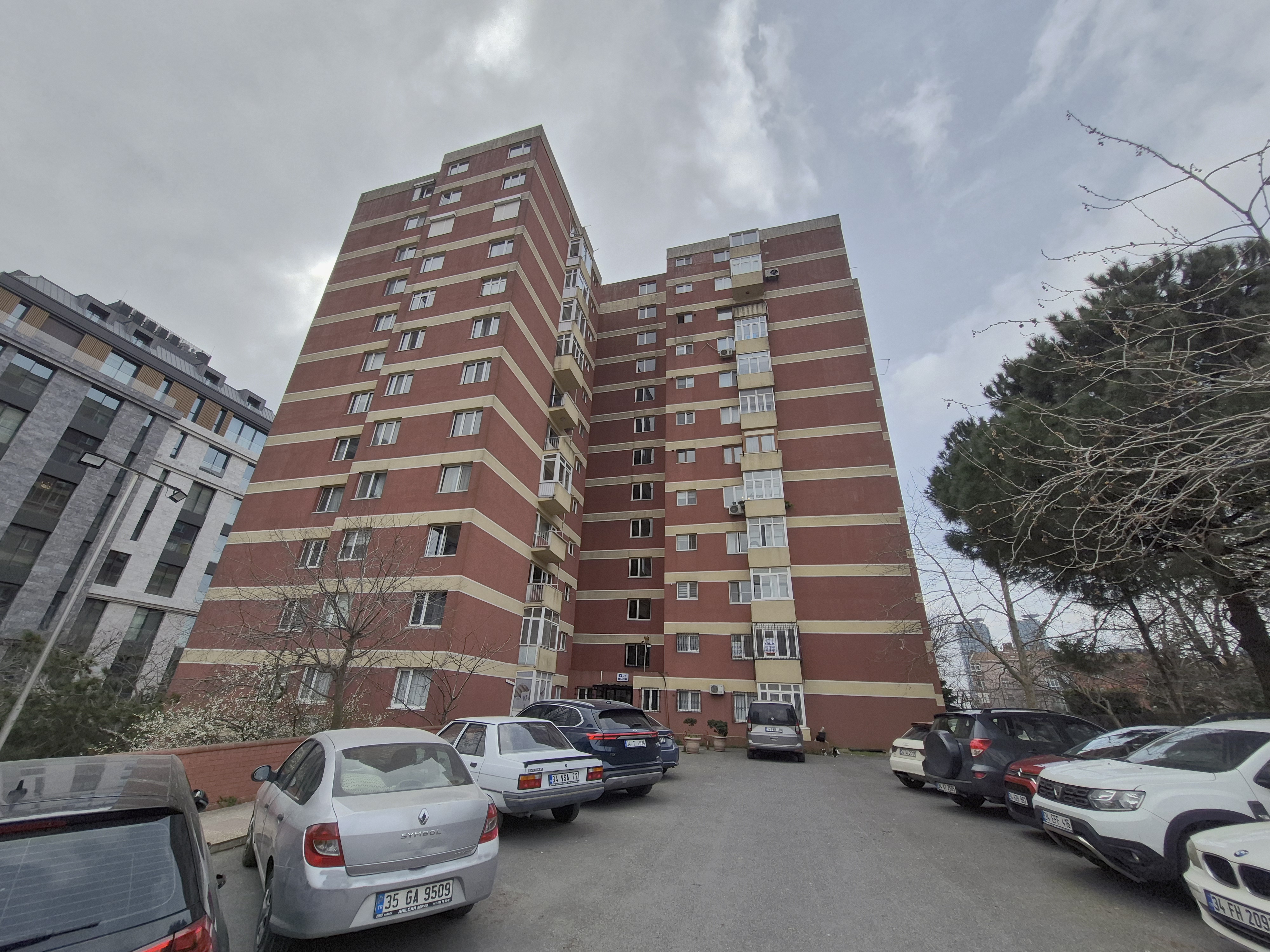Akmerkez Karşısı Belediye Sitesi'nde Kiralık 2+1 Daire