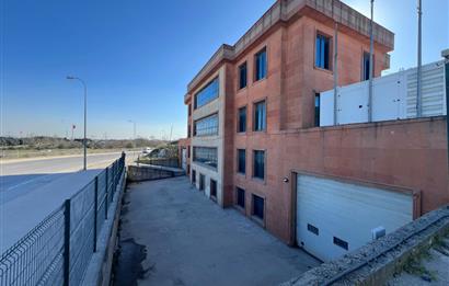 Tuzla Orhanlı'da Satılık Depo & Fabrikaya Uygun Komple Bina
