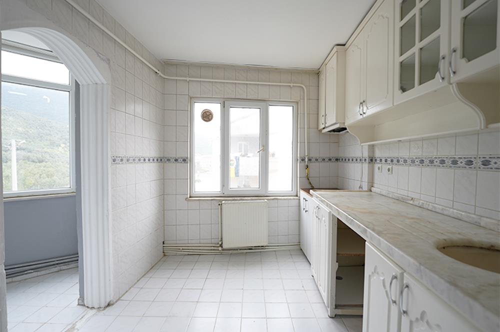 C21 Cius; Eşref Dinçer Mahallesinde Köşe Ara Kat 2+1 Kiralık