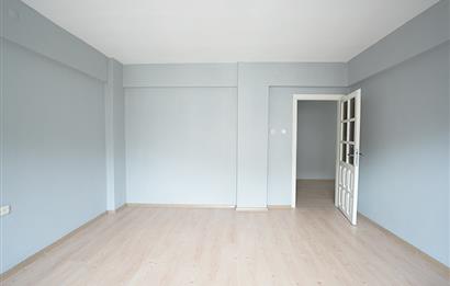 C21 Cius; Eşref Dinçer Mahallesinde Köşe Ara Kat 2+1 Kiralık