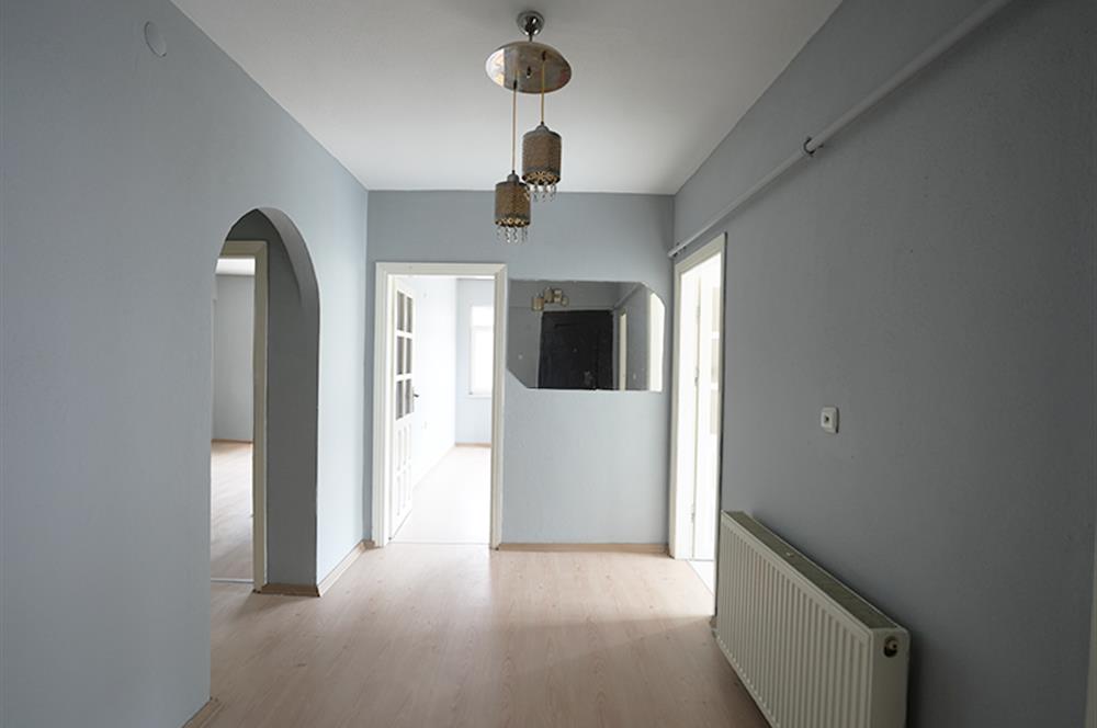 C21 Cius; Eşref Dinçer Mahallesinde Köşe Ara Kat 2+1 Kiralık