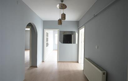 C21 Cius; Eşref Dinçer Mahallesinde Köşe Ara Kat 2+1 Kiralık