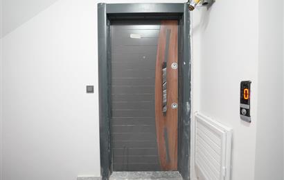 C21 Cius; Hisar’da Özel Bahçeli, Deniz Manzaralı Sıfır 3+1 Daire