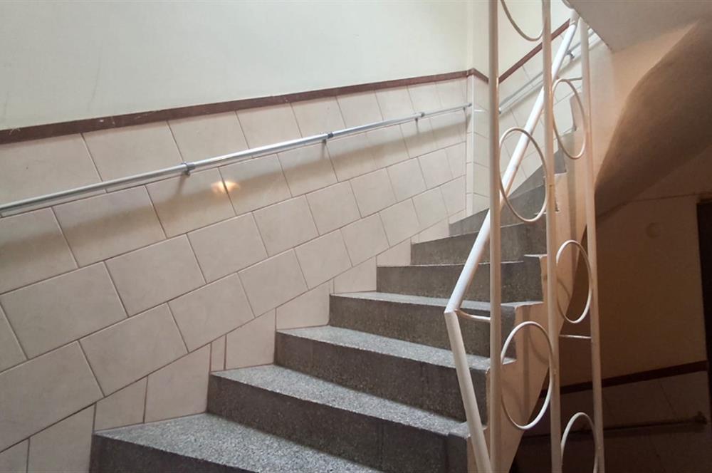 Alaybey İzbana Yürüme Mesafesinde Bakımlı 2+1 Satılık Daire