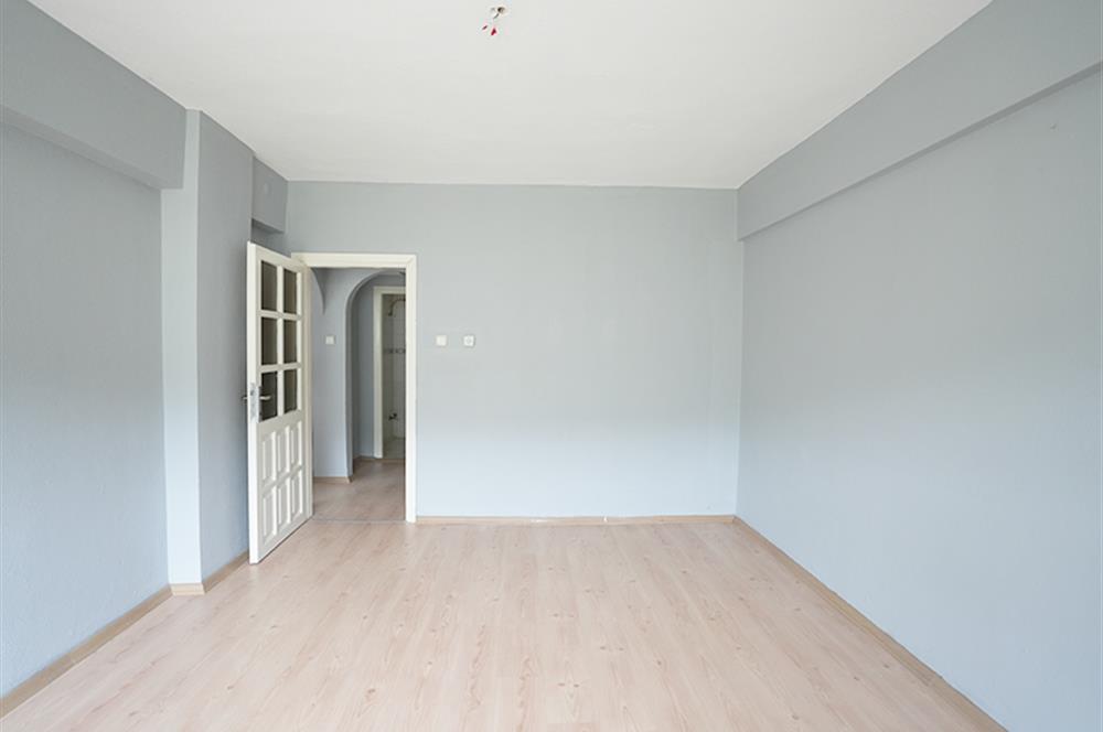 C21 Cius; Eşref Dinçer Mahallesinde Köşe Ara Kat 2+1 Kiralık