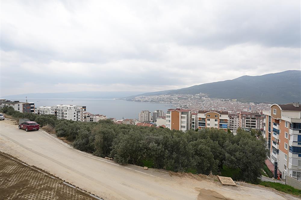 C21 Cius; Hisar’da Özel Bahçeli, Deniz Manzaralı Sıfır 3+1 Daire