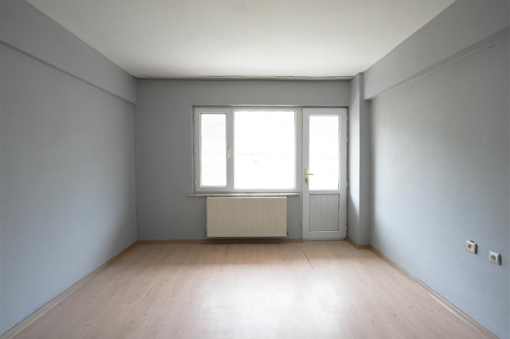 C21 Cius; Eşref Dinçer Mahallesinde Köşe Ara Kat 2+1 Kiralık