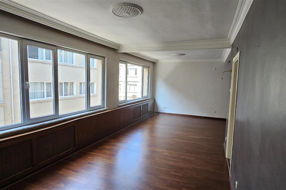 ŞİŞLİ MERKEZ MAHALLESİ PERİHAN SOKAK'TA KİRALIK 3+1 DAİRE