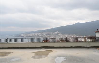 C21 Cius; Hisar’da Özel Bahçeli, Deniz Manzaralı Sıfır 3+1 Daire