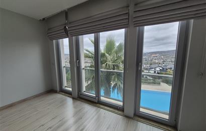 Zekeriyaköy Çarşıda Kiralık Çatı Dubleks Daire