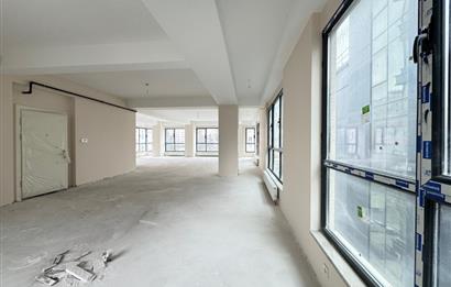 SAHRAYICEDİT METRO VE E5 YAKININDA KİRALIK OFİS