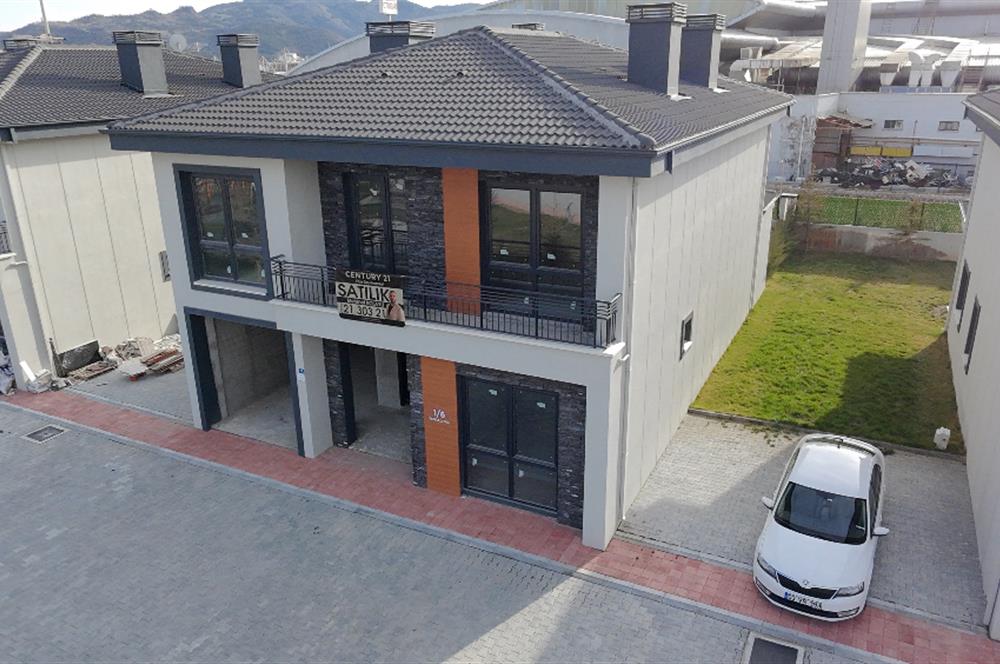 CENTURY21 PLUS DAN PENTA DORA'DA SATILIK LÜX VİLLA