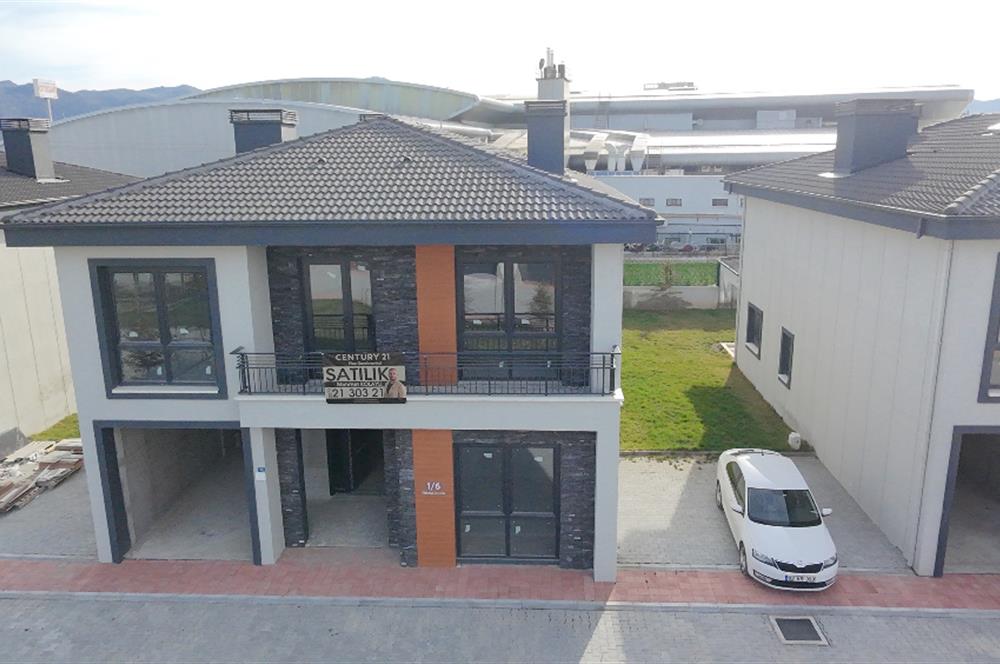 CENTURY21 PLUS DAN PENTA DORA'DA SATILIK LÜX VİLLA