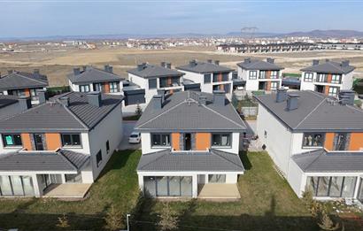 CENTURY21 PLUS DAN PENTA DORA'DA SATILIK LÜX VİLLA