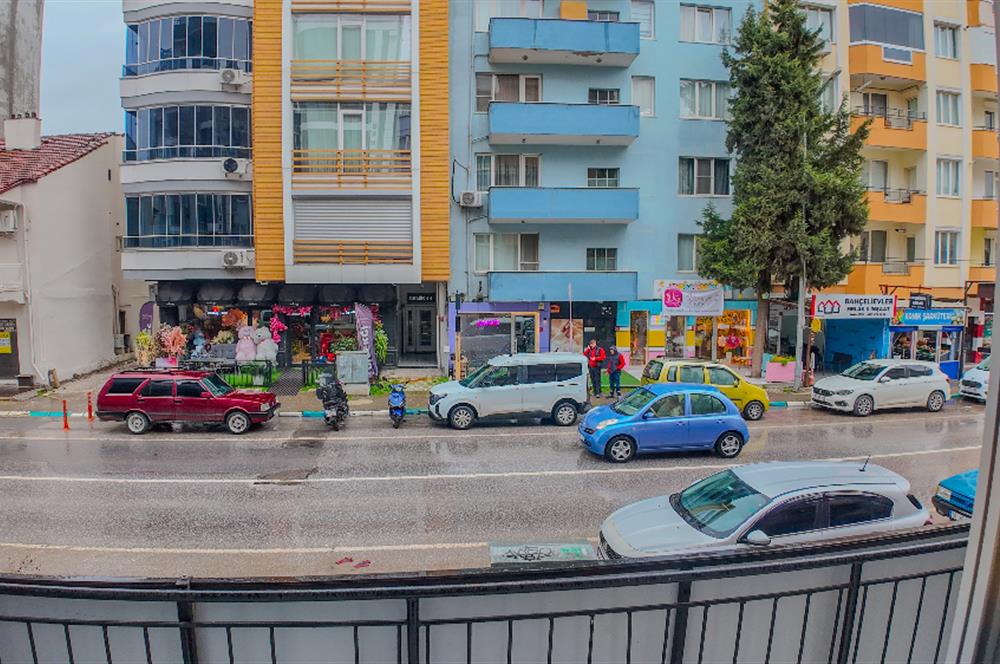 CENTURY21 LOCA'DAN BAHÇELİEVLER'DE KONUT VE OFİSE UYGUN DAİRE