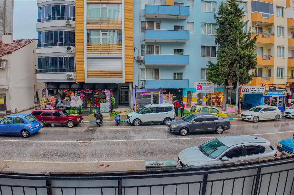 CENTURY21 LOCA'DAN BAHÇELİEVLER'DE KONUT VE OFİSE UYGUN DAİRE