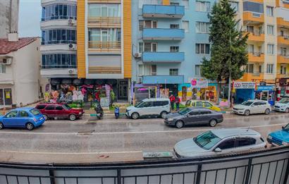 CENTURY21 LOCA'DAN BAHÇELİEVLER'DE KONUT VE OFİSE UYGUN DAİRE