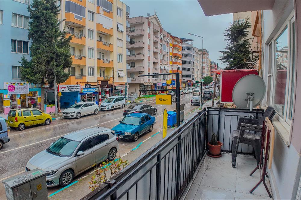 CENTURY21 LOCA'DAN BAHÇELİEVLER'DE KONUT VE OFİSE UYGUN DAİRE