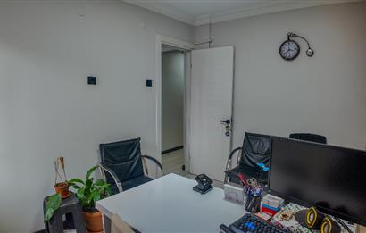 CENTURY21 LOCA'DAN BAHÇELİEVLER'DE KONUT VE OFİSE UYGUN DAİRE