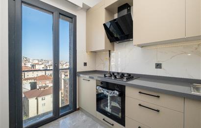 YALI MAHALLESİ'NDE 3+1 90m2 6.KAT OTOPARKLI LÜKS SIFIR DAİRE