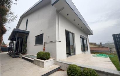Zekeriyaköy'de Özel Dekorasyonlu, 4+1 Kiralık Villa