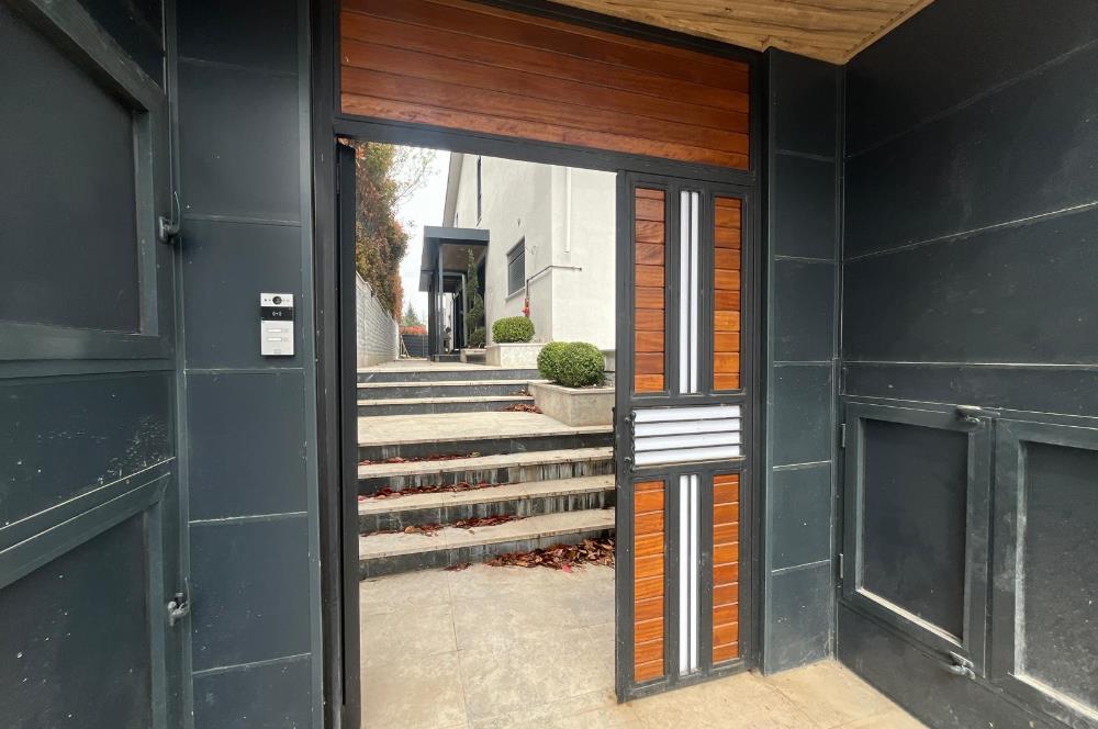 Zekeriyaköy'de Özel Dekorasyonlu, 4+1 Kiralık Villa