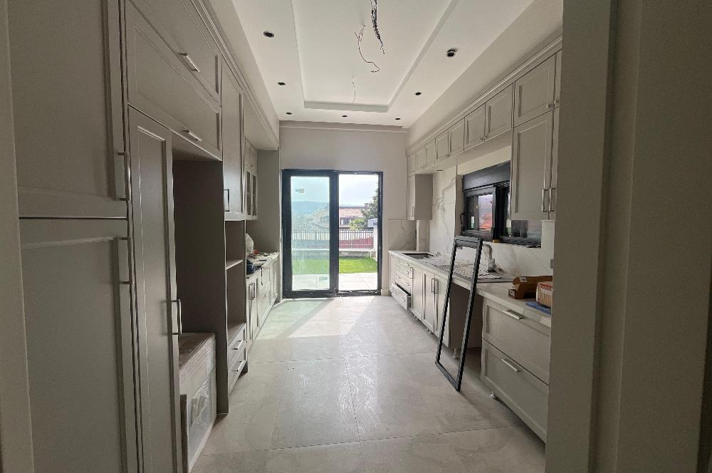 Zekeriyaköy'de Özel Dekorasyonlu, 4+1 Kiralık Villa