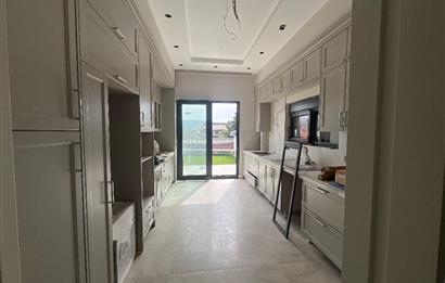 Zekeriyaköy'de Özel Dekorasyonlu, 4+1 Kiralık Villa