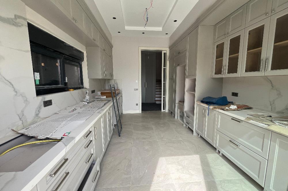 Zekeriyaköy'de Özel Dekorasyonlu, 4+1 Kiralık Villa