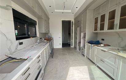 Zekeriyaköy'de Özel Dekorasyonlu, 4+1 Kiralık Villa