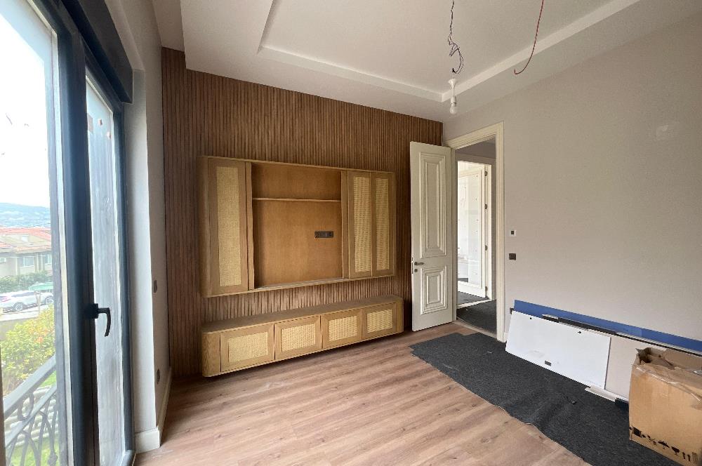Zekeriyaköy'de Özel Dekorasyonlu, 4+1 Kiralık Villa
