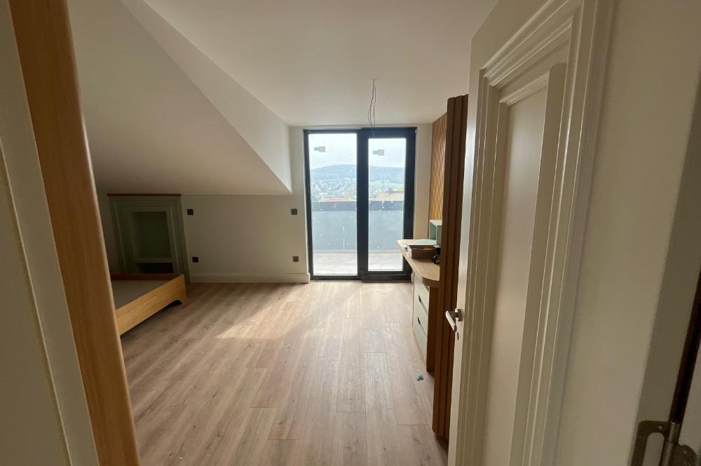 Zekeriyaköy'de Özel Dekorasyonlu, 4+1 Kiralık Villa