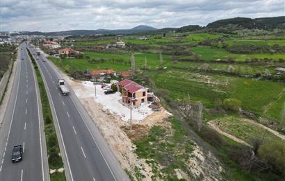 Muğla–Aydın Karayolu Üzerinde Yatırımlık ve Kullanıma 2.466 m² Hazır Arazi