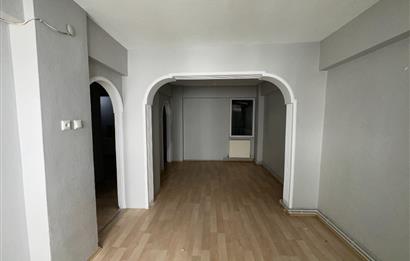 C21 Cius; Şehrin Merkezinde Cadde Üzeri Kiralık 2+1 Daire