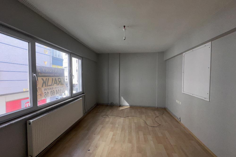 C21 Cius; Şehrin Merkezinde Cadde Üzeri Kiralık 2+1 Daire