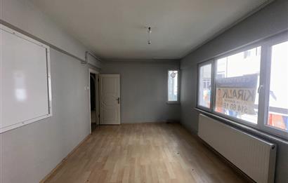 C21 Cius; Şehrin Merkezinde Cadde Üzeri Kiralık 2+1 Daire