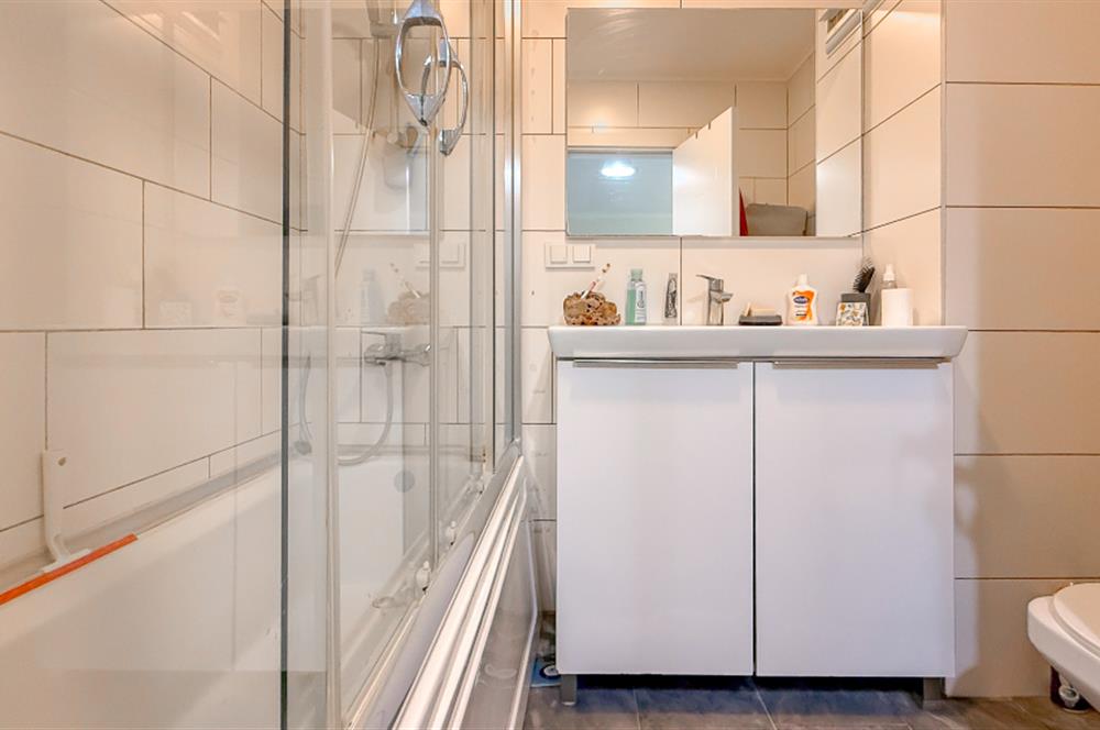 Küçükköyde Havuzlu Sitede Satılık, Lüks ,Yerden Isıtmalı Daire