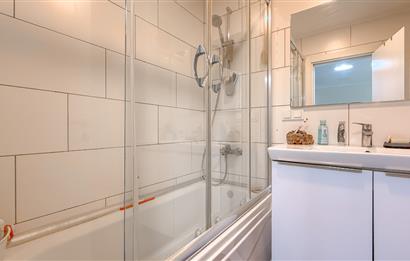 Küçükköyde Havuzlu Sitede Satılık, Lüks ,Yerden Isıtmalı Daire