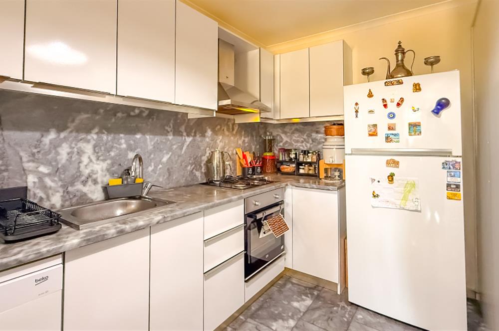 Küçükköyde Havuzlu Sitede Satılık, Lüks ,Yerden Isıtmalı Daire