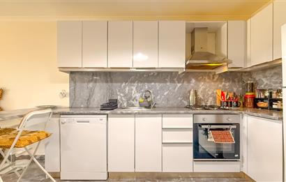 Küçükköyde Havuzlu Sitede Satılık, Lüks ,Yerden Isıtmalı Daire