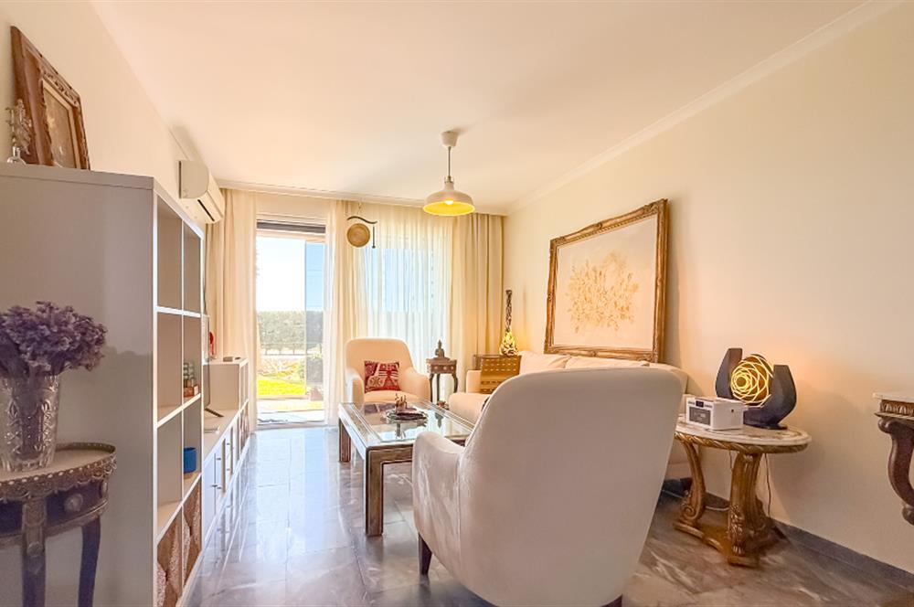 Küçükköyde Havuzlu Sitede Satılık, Lüks ,Yerden Isıtmalı Daire