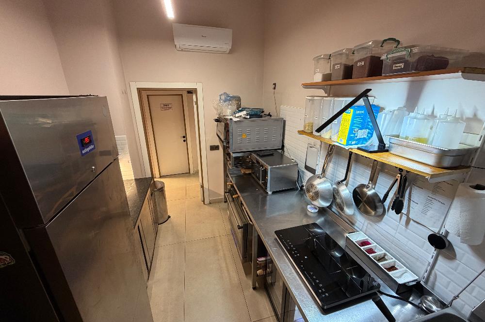 FIRSAT !!! KOZYATAĞI ŞAKACI SOKAKTA KURULU DÜZEN KAFE